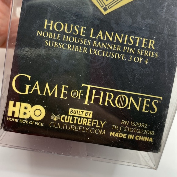 Game of Thrones House Lannister HEAR ME ROAR Pin With Box - Picture 2 of 9